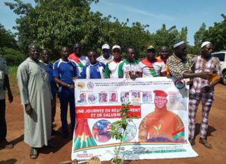 Gendarmerie de Koudougou: les ressortissants du Bam plantent utile