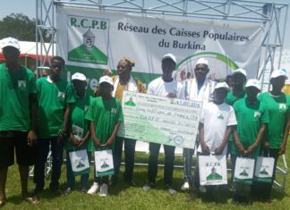 Don de bourses aux orphelins des pensionnés et des FDS tombées au front: le Réseau des caisses populaires du Burkina contribue avec 5 millions de F CFA