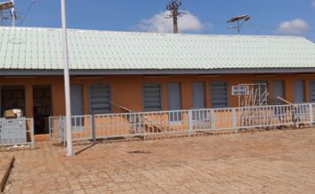 Gare de l’Ouest de Ouagadougou: la mairie veut fermer les boutiques, les commerçants protestent