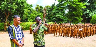 Personnalités invitées au camp vacances Faso Mêbo du Guiriko: le groupe Badenya apporte sa touche culturelle aux activités