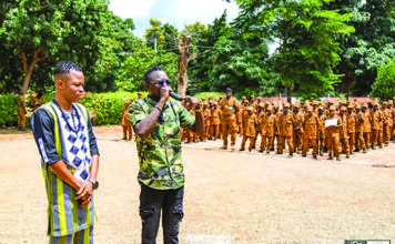 Personnalités invitées au camp vacances Faso Mêbo du Guiriko: le groupe Badenya apporte sa touche culturelle aux activités