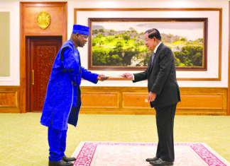 Coopération Burkina-Royaume de Cambodge: ’ambassadeur Daouda Bitié présente ses lettres de créance au président du Sénat