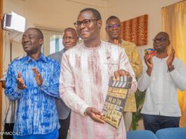 Série télévisée « Affaires publiques » : le Ministre Pindgwendé Gilbert OUEDRAOGO sur le plateau de tournage de la nouvelle saison