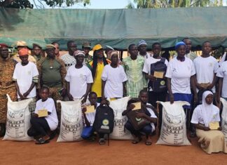 Soutien aux familles vulnérables: la CNSS remet bourses, kits scolaires et vivres