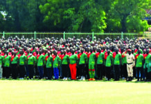 Immersion patriotique obligatoire 2025: les appelés de la 1re promotion regagnent leur famille, attestation en main