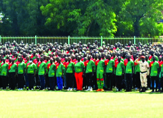 Immersion patriotique obligatoire 2025: les appelés de la 1re promotion regagnent leur famille, attestation en main