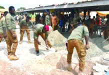 Initiative présidentielle Faso Mêbo: le BIR7 et les taximen en renfort avec du granite