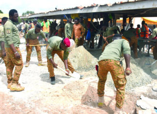 Initiative présidentielle Faso Mêbo: le BIR7 et les taximen en renfort avec du granite