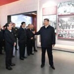 Chine : Xi Jinping visite l’exposition marquant le 70e anniversaire de la fondation de la région autonome ouïgoure du Xinjiang