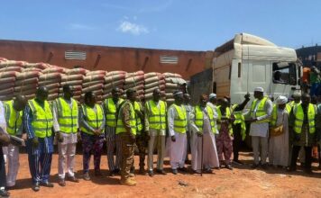 Faso Mêbo Koudougou: le patronat de Nando offre 80 tonnes de ciment et du granit