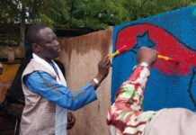 Caravane citoyenneté active: des coups de pinceaux sur les murs et voies de Kaya