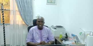 Pr Halidou Tinto, chef de l’unité de recherches cliniques de Nanoro: « Le nouveau test rapide permet de traquer le parasite du paludisme même dans ses derniers retranchements »