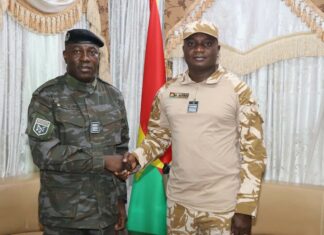 Collaboration administration douanière/Police: le Directeur général des Douanes, Yves Kafando, chez le ministre de la Sécurité