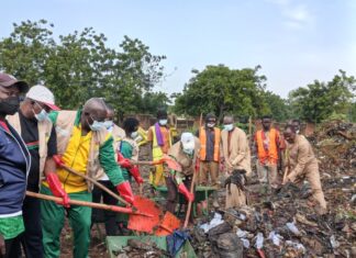 Programme national de volontariat au Burkina Faso: les volontaires assainissent l’arrondissement 1 de Ouagadougou