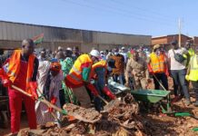 Journée de salubrité à l’arrondissement 2 de Ouagadougou: les alentours des rails de Larlé débarrassé des ordures
