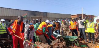 Journée de salubrité à l’arrondissement 2 de Ouagadougou: les alentours des rails de Larlé débarrassé des ordures