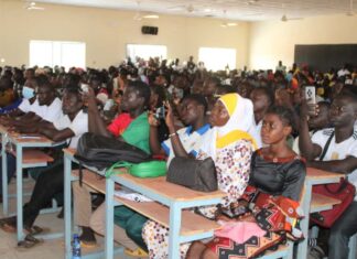 Université Lédéa-Bernard-Ouédraogo: des Etoiles du Faso partagent leurs expériences avec les étudiants