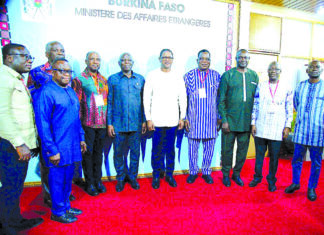 13e Commission mixte de coopération BurkinaFaso-République du Ghana: le chef de la diplomatie burkinabè échange avec des membres de la délégation ghanéenne