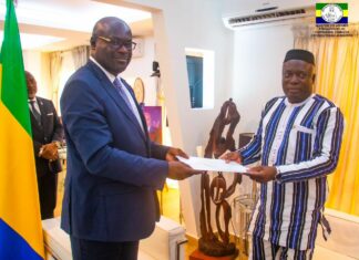 Coopération Burkina-Gabon: L’ambassadeur Issa Boro présente les copies figurées de ses lettres de créance