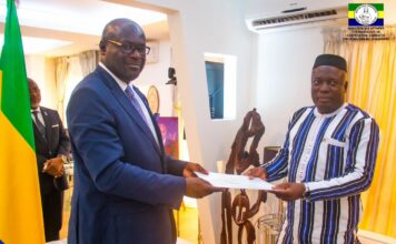 Coopération Burkina-Gabon: L’ambassadeur Issa Boro présente les copies figurées de ses lettres de créance