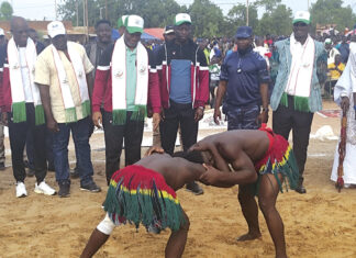 Sports traditionnels à Dédougou
: une première édition pour ancrer la lutte traditionnelle et le tir à l’arc