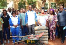 Don à Faso Mêbo : le personnel du CSC mobilise 13 tonnes de ciment, 10 brouettes et 36 pelles