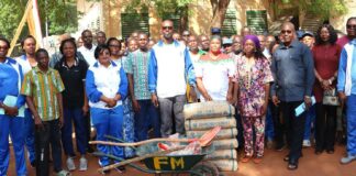 Don à Faso Mêbo : le personnel du CSC mobilise 13 tonnes de ciment, 10 brouettes et 36 pelles