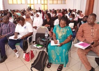 Réseaux sociaux : éduquer la jeune fille à un usage responsable