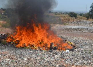 Lutte contre la fraude à Bobo-Dioulasso : plus de 15 tonnes de produits prohibés réduits en cendre