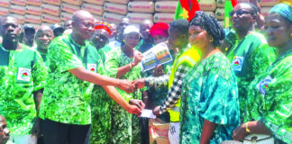 Initiative prĂ©sidentielle Faso MĂȘbo: Burkina remparts offre 40 tonnes de ciment