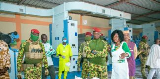 Industrialisation: Le Capitaine Ibrahim TRAORÉ encourage la promotrice de la SO.FA.CO-B