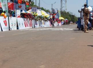 36ᵉ Tour du Faso : Le Marocain El Alouani Driss s’impose lors d’une première étape “neutre”