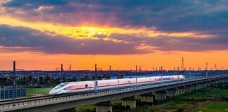 Le train CR450 EMU : un symbole de l’innovation technologique en Chine