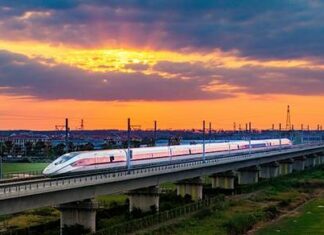 Le train CR450 EMU : un symbole de l’innovation technologique en Chine