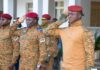 Montée des couleurs à la présidence du Faso: Le Capitaine Ibrahim TRAORÉ salue la déconstruction du mensonge des médias impérialistes