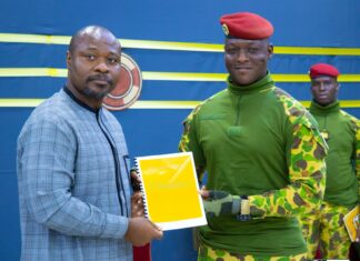 Le Manifeste pour un nouveau panafricanisme remis au Capitaine Ibrahim TRAORÉ