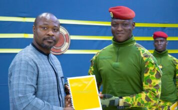 Le Manifeste pour un nouveau panafricanisme remis au Capitaine Ibrahim TRAORÉ