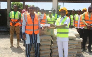 Initiative Faso Mêbo Les premiers responsables du Nakambé répondent avec 5 tonnes de ciment et 27 tonnes de sable