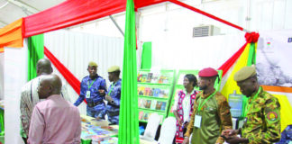 Les Forces armées nationales exposent leurs œuvres