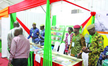 Les Forces armées nationales exposent leurs œuvres