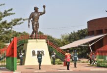 Hommage à Thomas Sankara : Baptême de feu du cérémonial militaire mensuel
