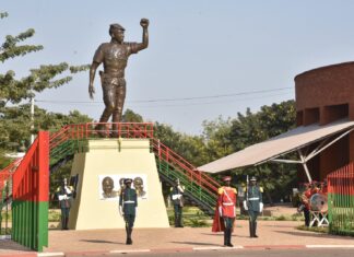Hommage à Thomas Sankara : Baptême de feu du cérémonial militaire mensuel