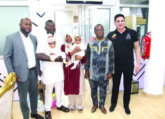 Jumelles siamoises nées à Tengandogo: de retour après leur séparation réussie en Italie