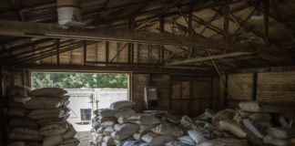 200 sacs d’aliments périmés et 600 sacs en reconditionnement douteux : la BMCRF démantèle un magasin clandestin à Kalgondé