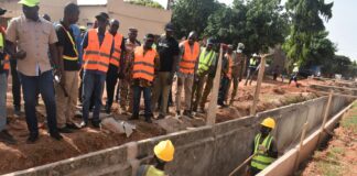 Projet de mobilité et de développement urbain des villes secondaires: le ministre Adama Luc Sorgho constate des travaux d’assainissement à Bobo-Dioulasso