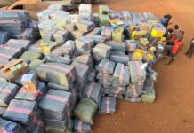 Trafic illicite de médicaments : 𝟐 𝟐𝟗𝟒 𝐜𝐚𝐫𝐭𝐨𝐧𝐬 𝐝𝐞 𝐦𝐞́𝐝𝐢𝐜𝐚𝐦𝐞𝐧𝐭𝐬 𝐢𝐥𝐥𝐢𝐜𝐢𝐭𝐞𝐬 saisis par la Brigade Mobile des Douanes de Ouagadougou