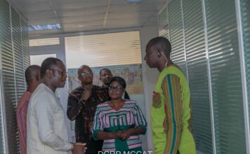 Présence au poste : le Ministre Pingdwendé Gilbert OUEDRAOGO effectue une visite inopinée pour renforcer le respect de la ponctualité et de la présence au poste