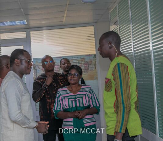 Présence au poste : le Ministre Pingdwendé Gilbert OUEDRAOGO effectue une visite inopinée pour renforcer le respect de la ponctualité et de la présence au poste