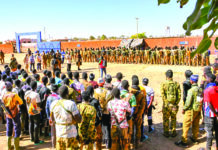 Reconquête du territoire: le Premier ministre galvanise les forces combattantes à Di