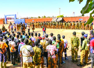 Reconquête du territoire: le Premier ministre galvanise les forces combattantes à Di